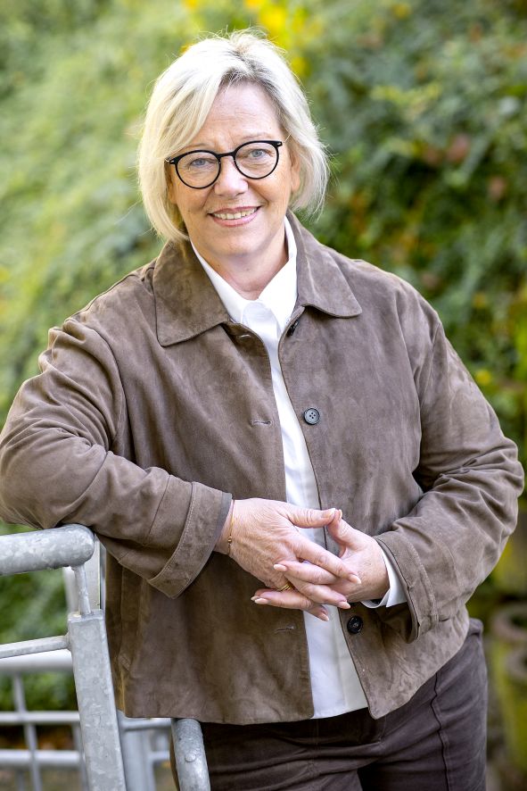 Frau Birgit Marschner